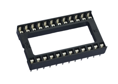 피치 15.24mm PCB 널 연결관의 까만 IC 소켓 복각 정연한 구멍 줄